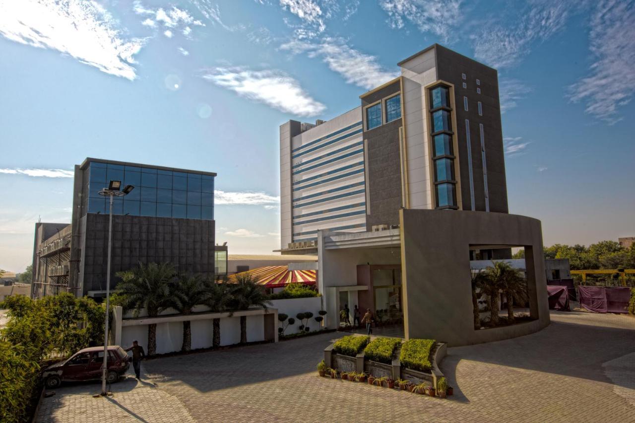 Hotel Kasturi Orchid Pāl Екстериор снимка