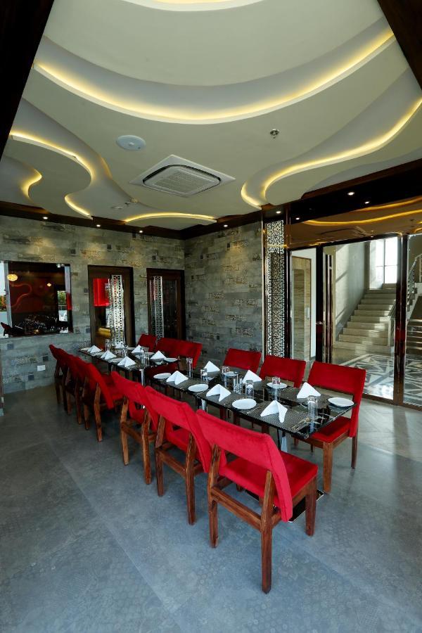 Hotel Kasturi Orchid Pāl Екстериор снимка