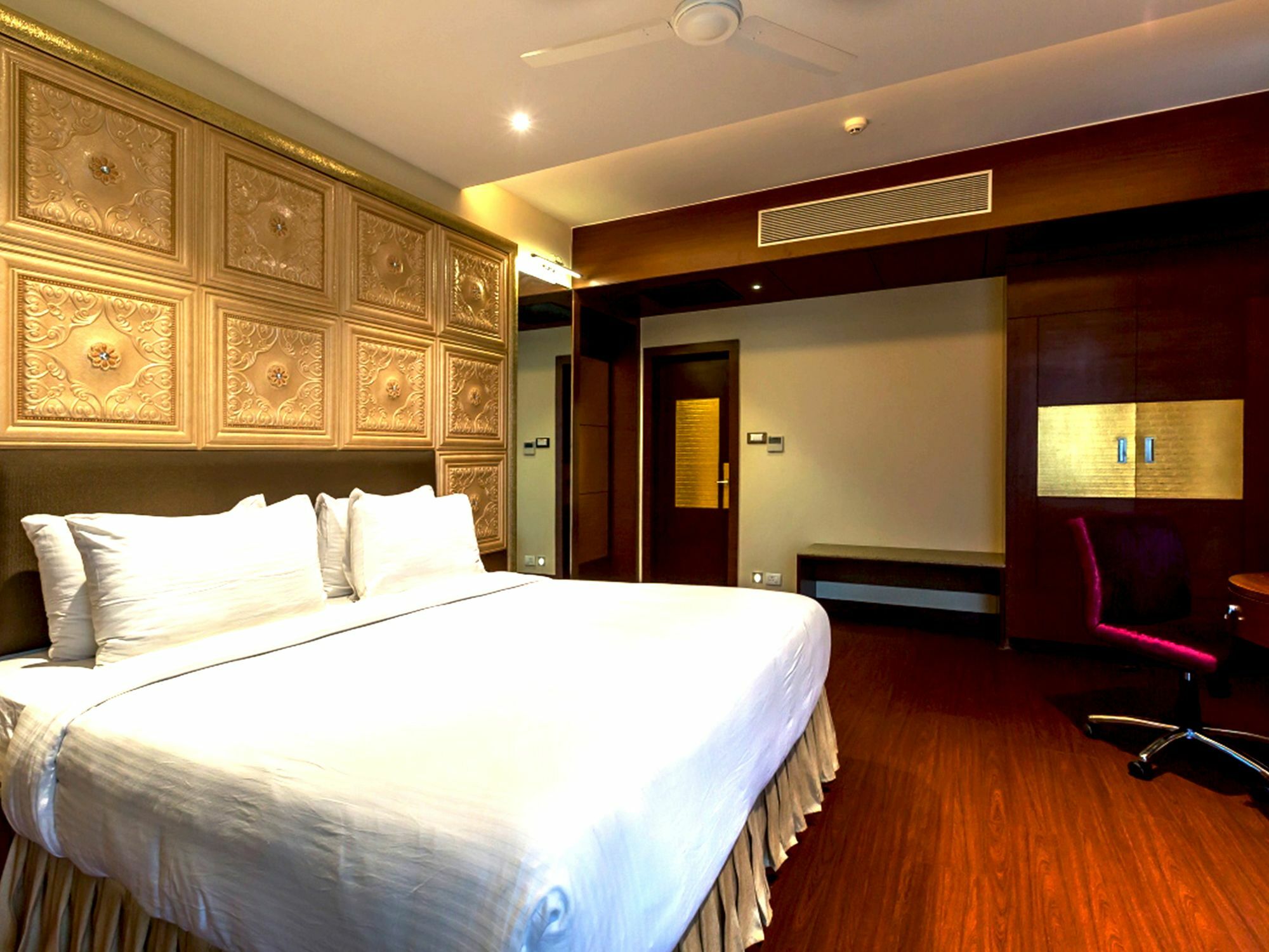 Hotel Kasturi Orchid Pāl Екстериор снимка