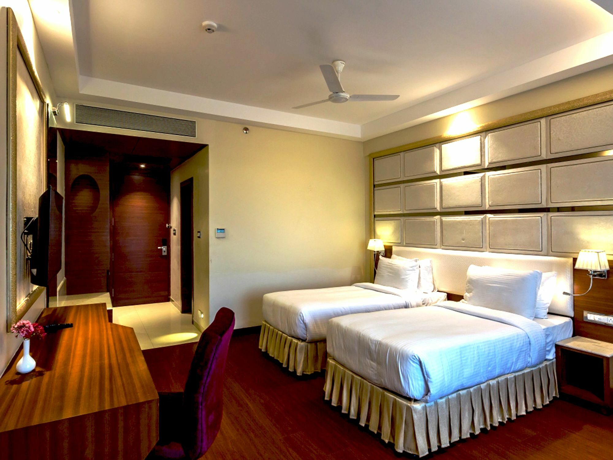 Hotel Kasturi Orchid Pāl Екстериор снимка